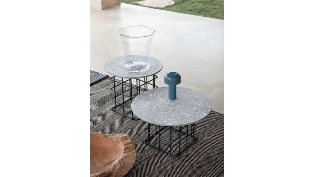 Tavolino da esterno in pietra con base in metallo Mesh Outdoor di Flexteam